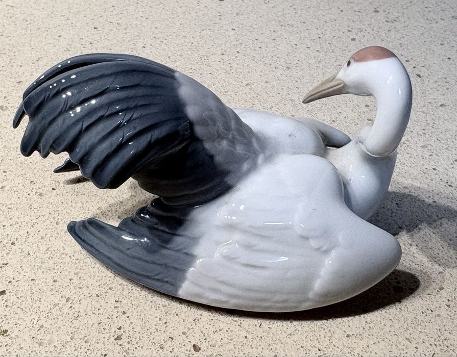 Lladro: Lindissima escultura em porcelana Garça em pose de nidificação