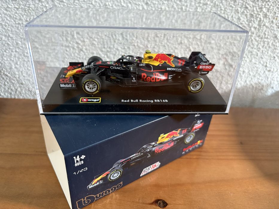 Miniaturas 1/43 - F1 com figura do piloto e caixa expositora acrílica