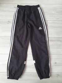 Czarne spodnie dresowe dresy Adidas r 140