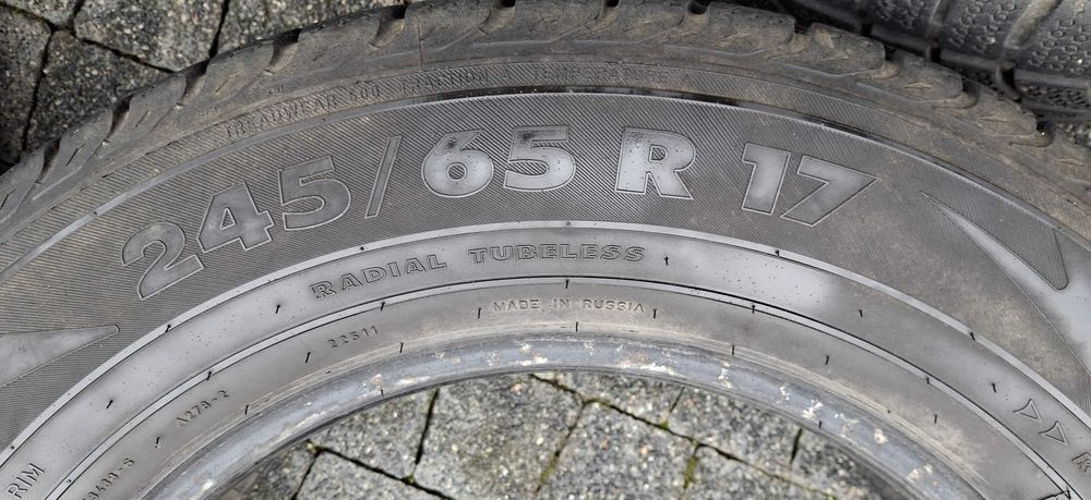 Opony 245/65 R 17 4 szt.