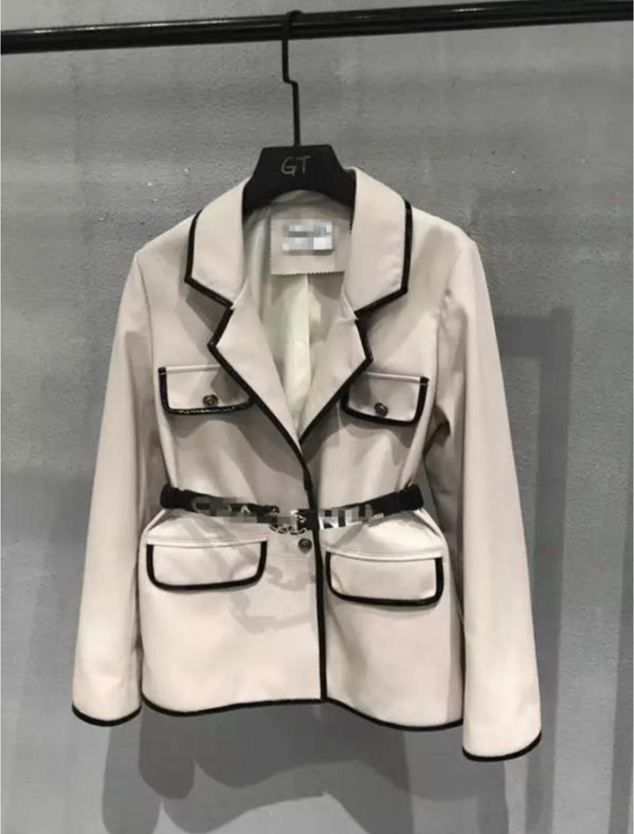 Шкіряний піджак в стилі Chanel