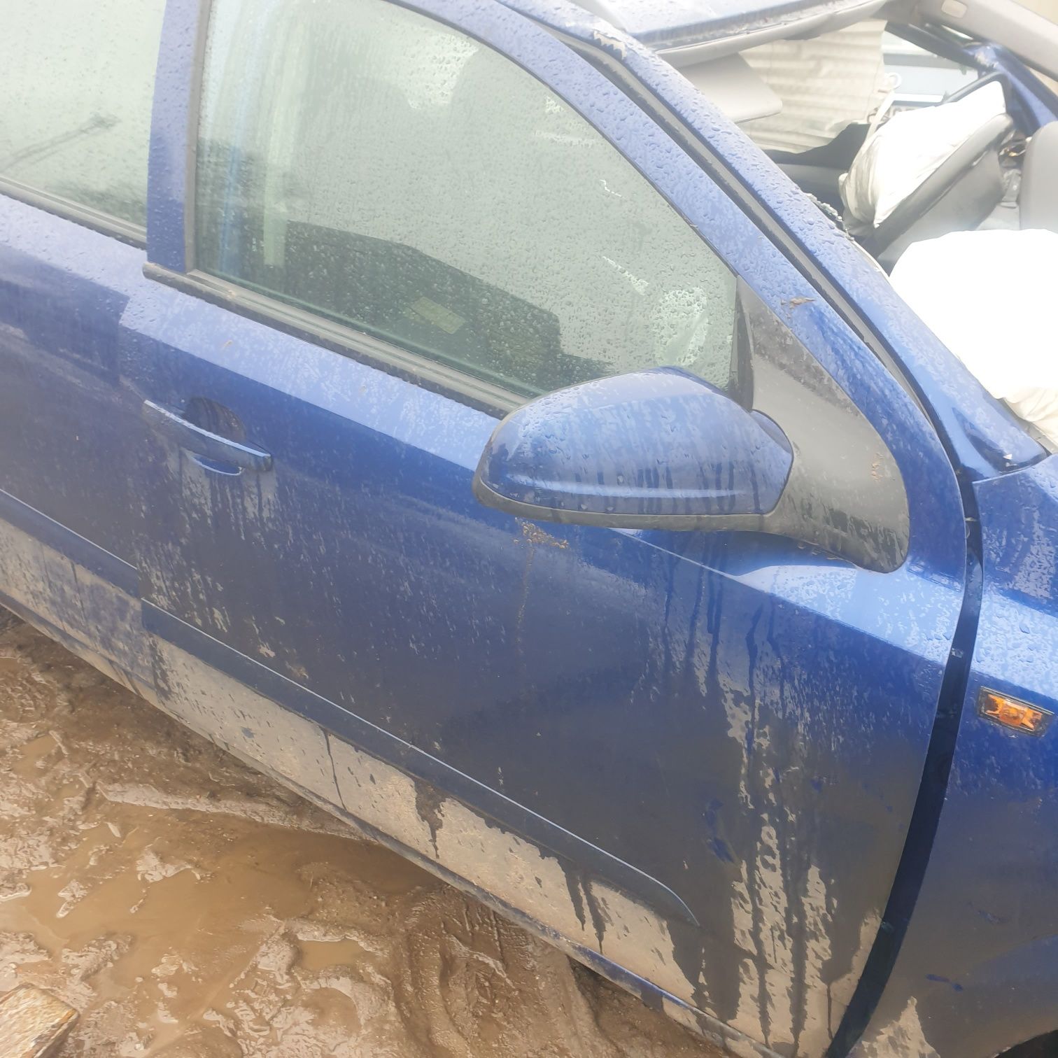 Opel Astra H kombi drzwi prawe przednie z21b