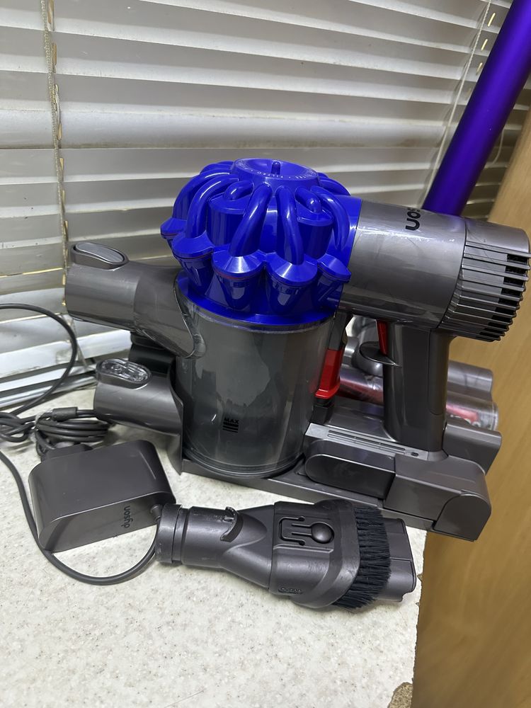 Продам пылесос Dyson SV03