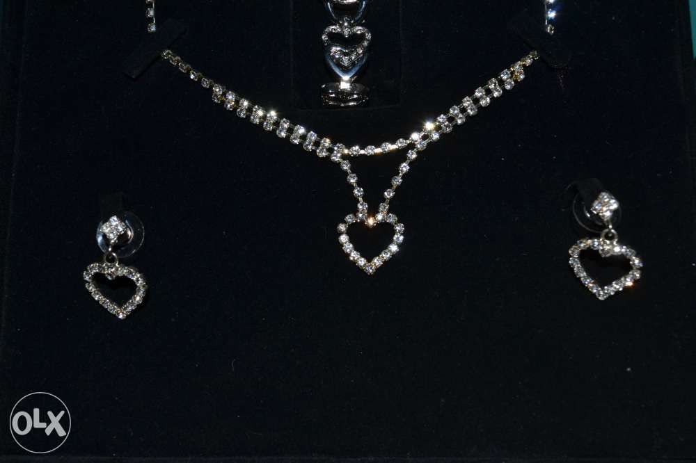 Komplet biżuteria kolia kolczyki serca serduszka andre dumont