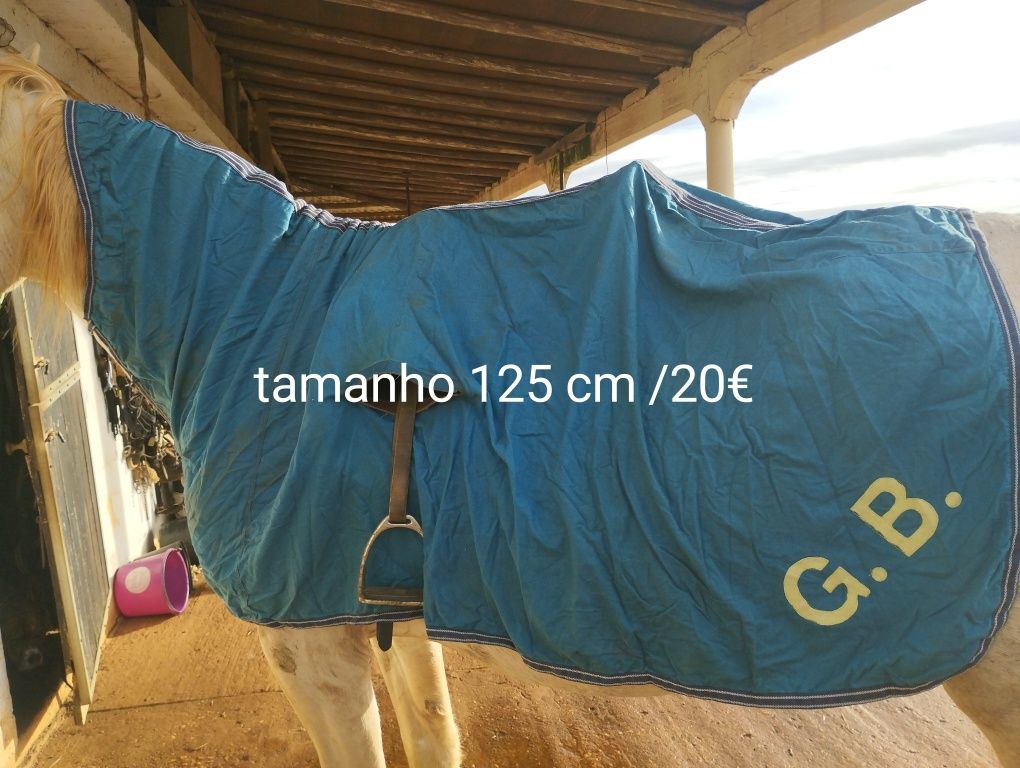 Vende se várias mantas para cavalos  em muito bom estado