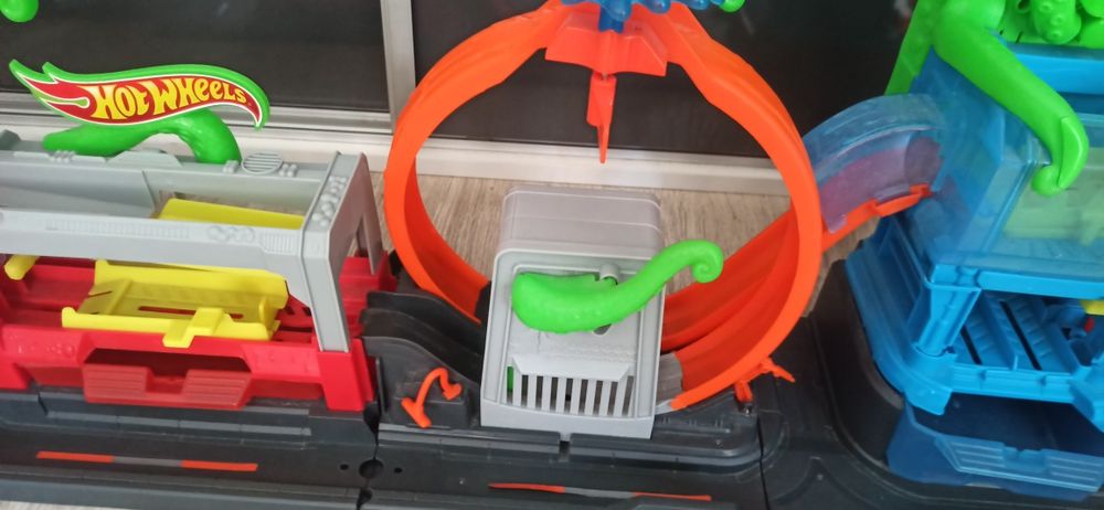 Hot wheels megamyjnia atak ośmiornicy
