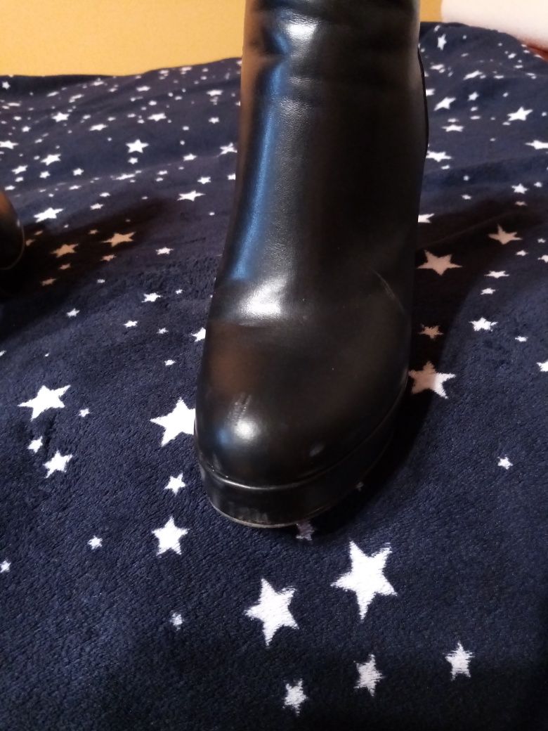 Buty na słupku czarne