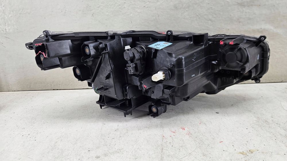 toyota yaris cross reflektor lampa lewa przednia przód 0d-312