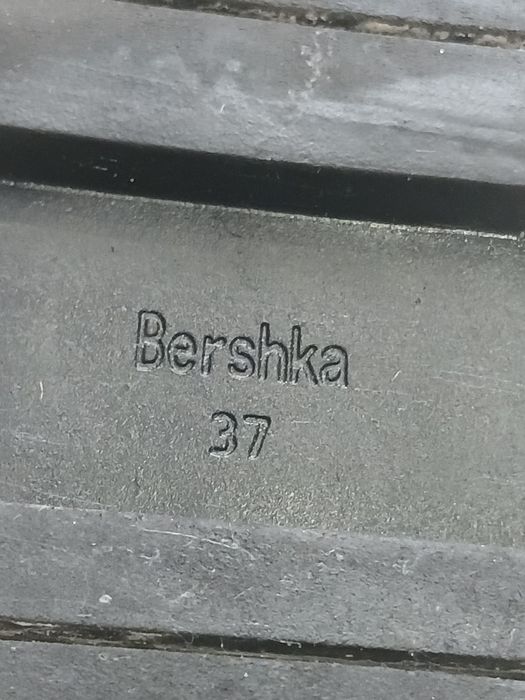 Демісезонні черевики  Bershka розмір 37