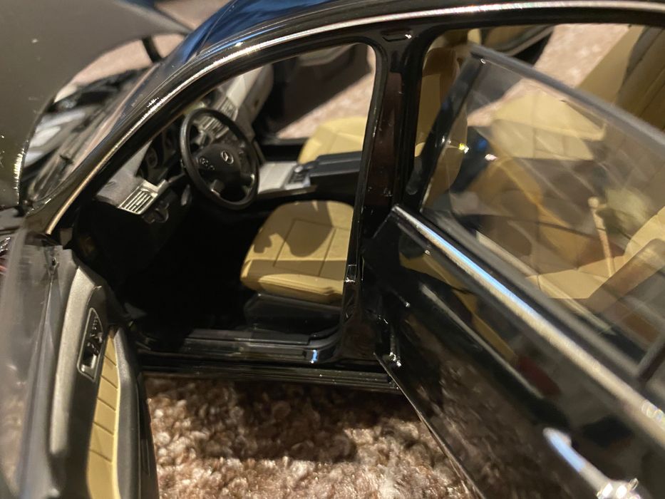 Mercedes W212 1:18 Minichamps