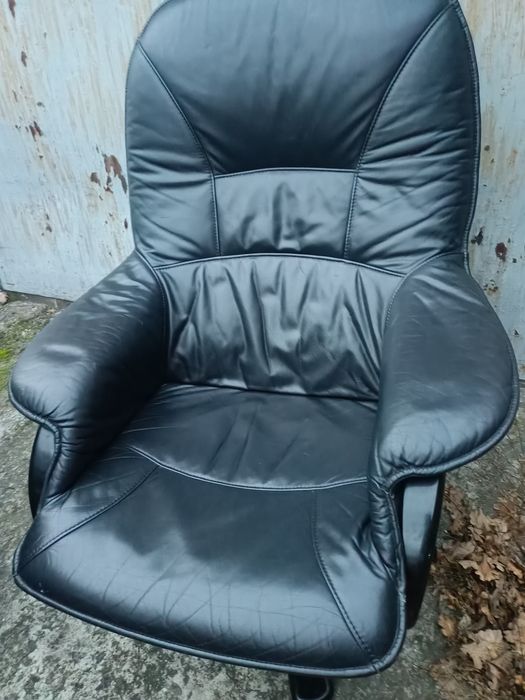 Продам шкіряне крісло офісне