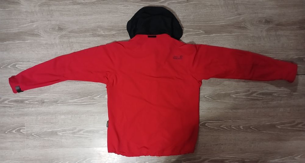 Тепла вітровка jack wolfskin