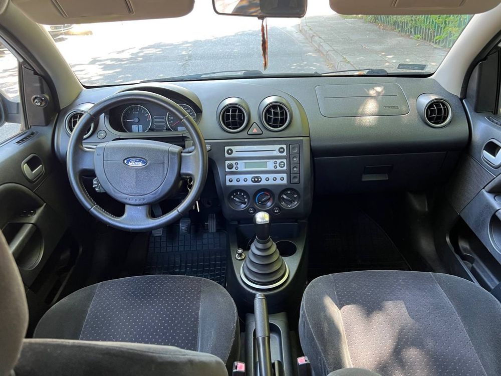 Sprzedam Ford Fiesta, klima, dwa kluczyki