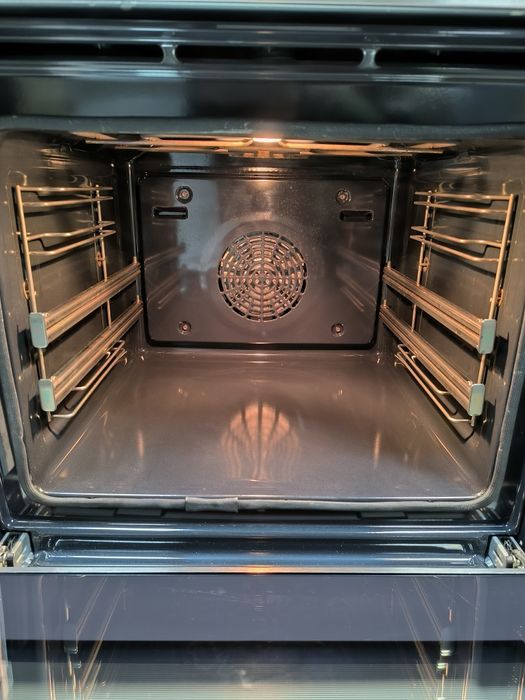 Вбудований духовий шкаф Bosch Serie 8 HBG675BS1