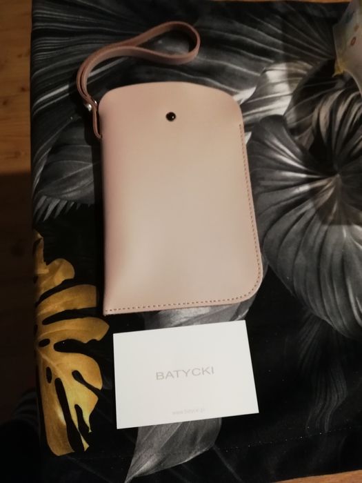 Etui  marki Batycki na telefon