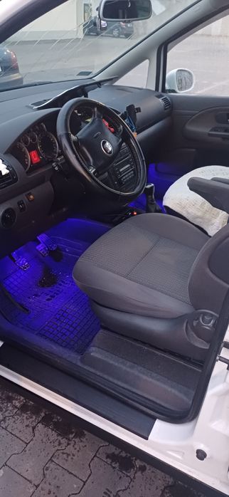 Seat alhambra samochód osobowy