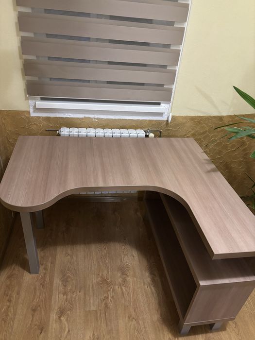 Компʼютерний/офісний стіл