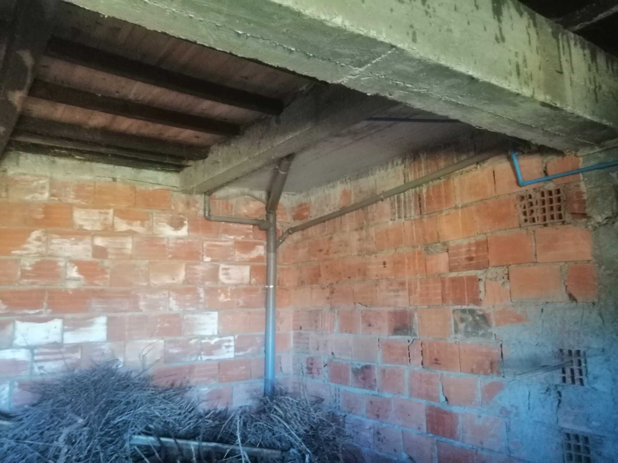 Moradia T3 com pequeno terreno para horta
