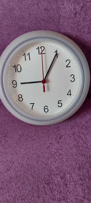 Qarzowy zegar ścienny .