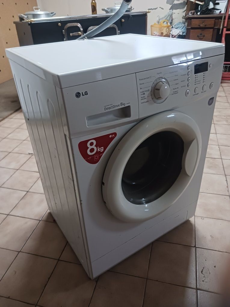 Vendo máquina de lavar roupa LG 8 kg classe A+ , em ótimo estado possi