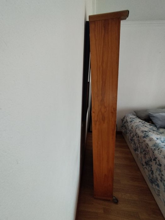 Base de cama em madeira