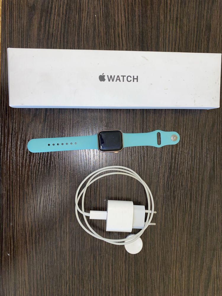 Apple watch SE 40mm Gold