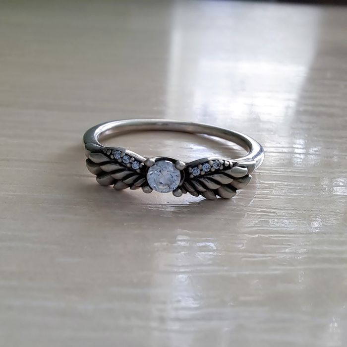 Pandora Оригінал! Каблучка "Крила янгола" (198500C01)
Артикул: 198500C