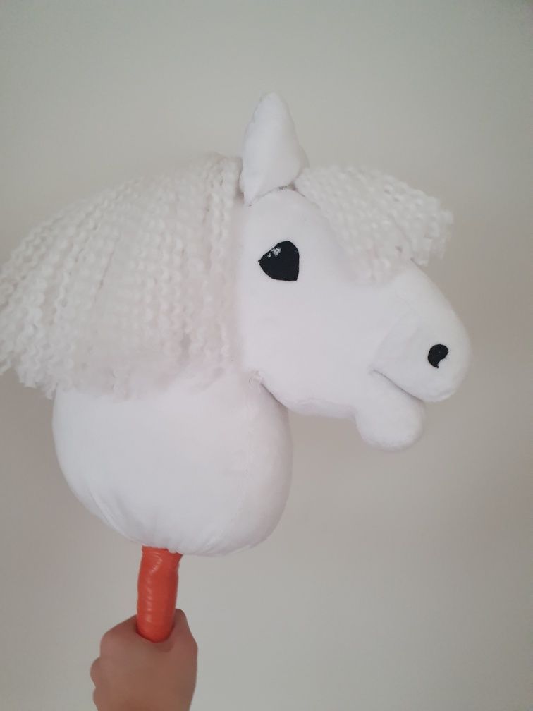 Hobby horse siwy koń