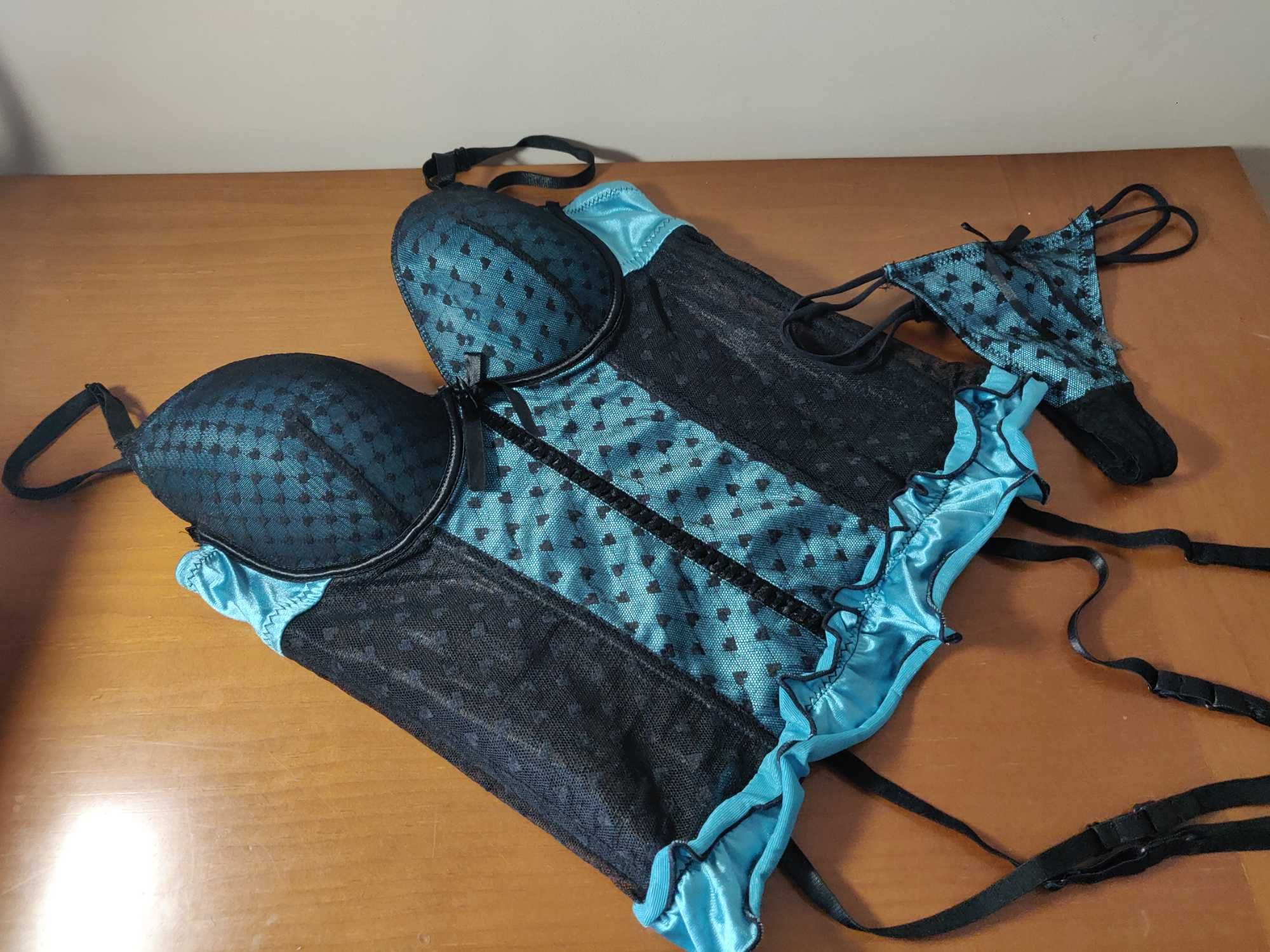 Lingerie: corset e tanga novos
