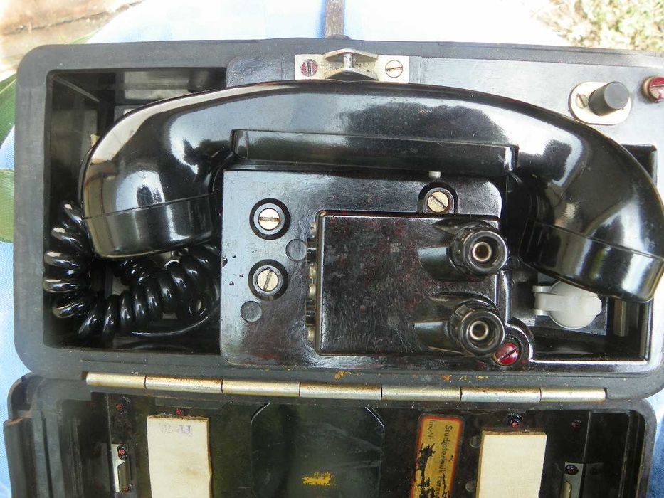 Niemiecki wojskowy telefon polowy