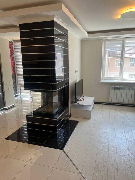 Продам 2-рівневу 2-кімнатну квартиру 90 м² з дизайнерским ремонтом