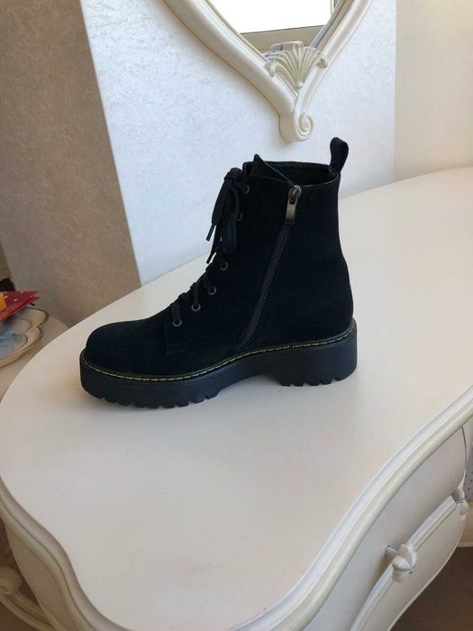Новые турецкие женские зимние ботинки, внутри на овчине.