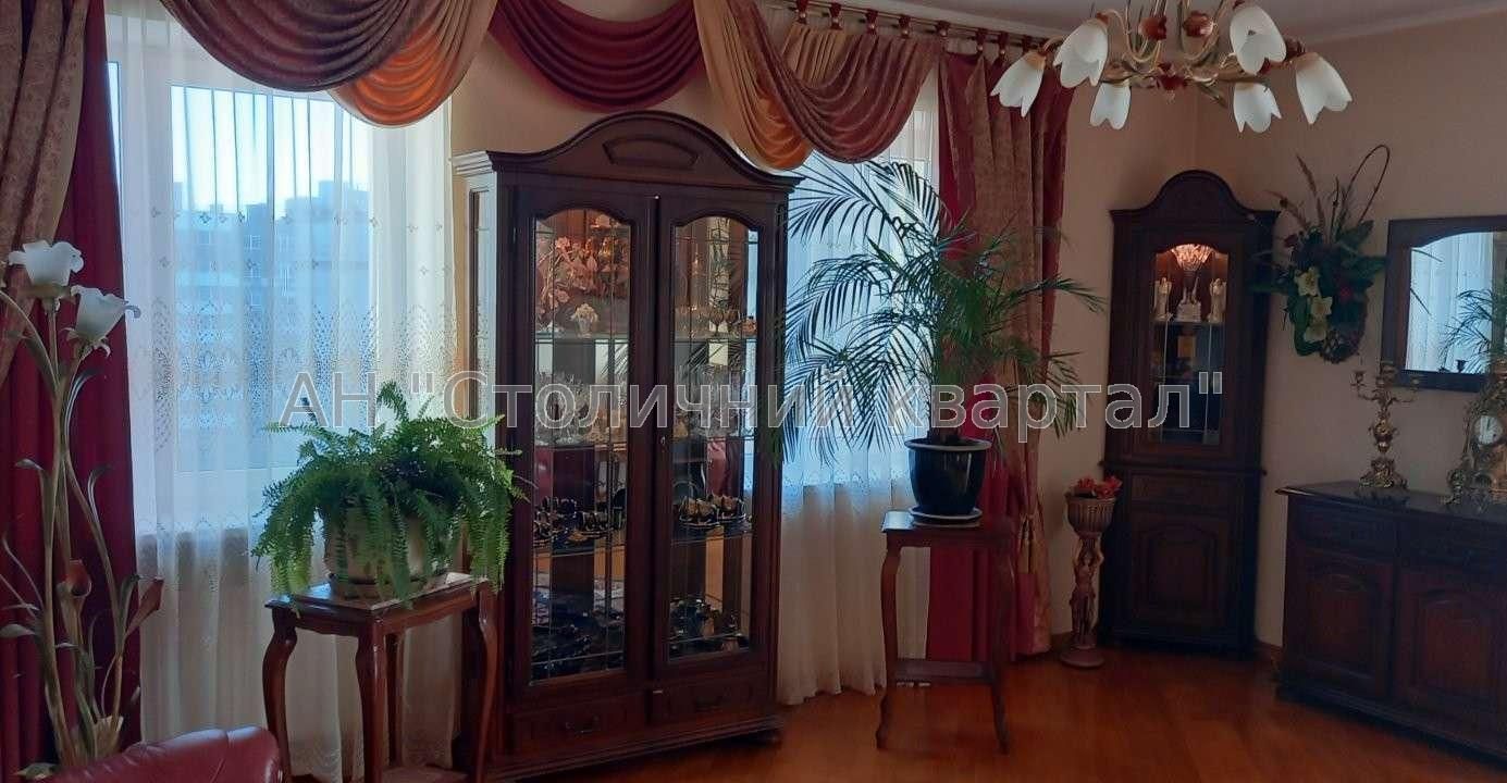 Метро Святошин Трикімнатна Перемоги 105