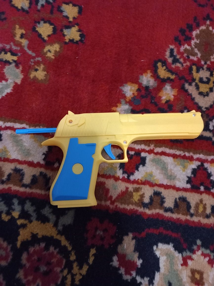 Пистолет с оттяжкой детский.