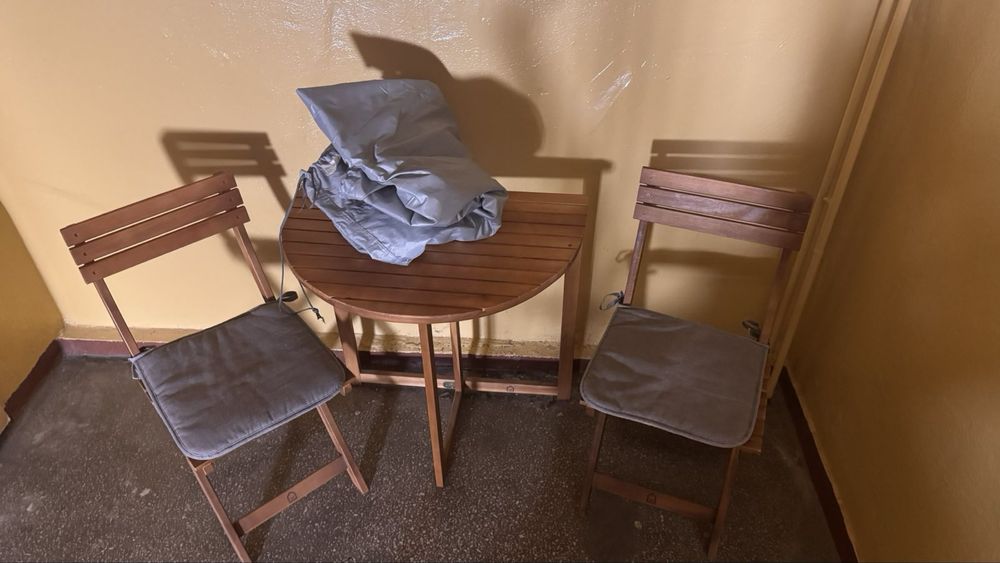 Stolik ogrodowy z krzesełami