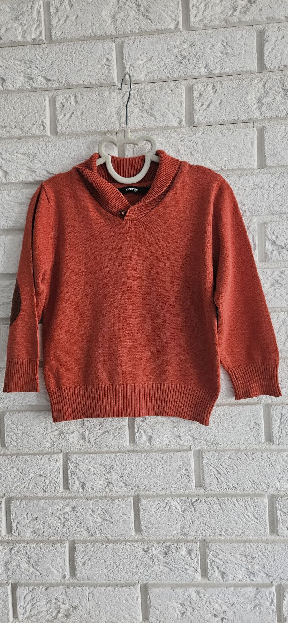 Sweter z łatkami na łokciach