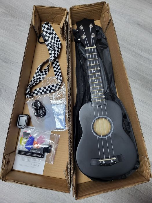 Комплект Укулеле сопрано 21″ + Чехол + Комплект аксессуарів