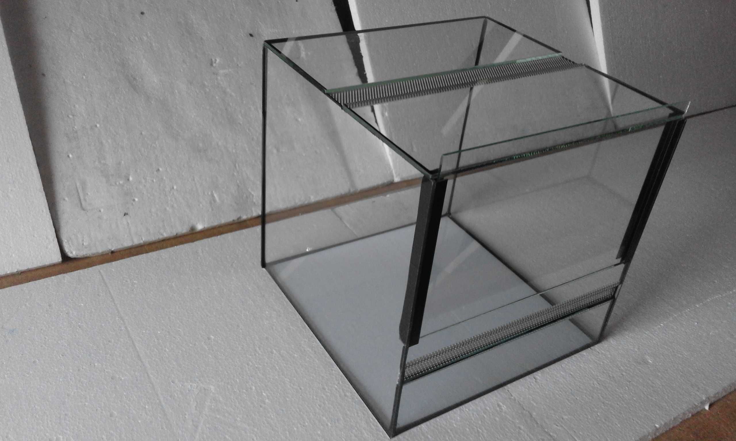 Terrarium 30x30x30 typu gilotyna. W ofercie wiele innych . Producent.