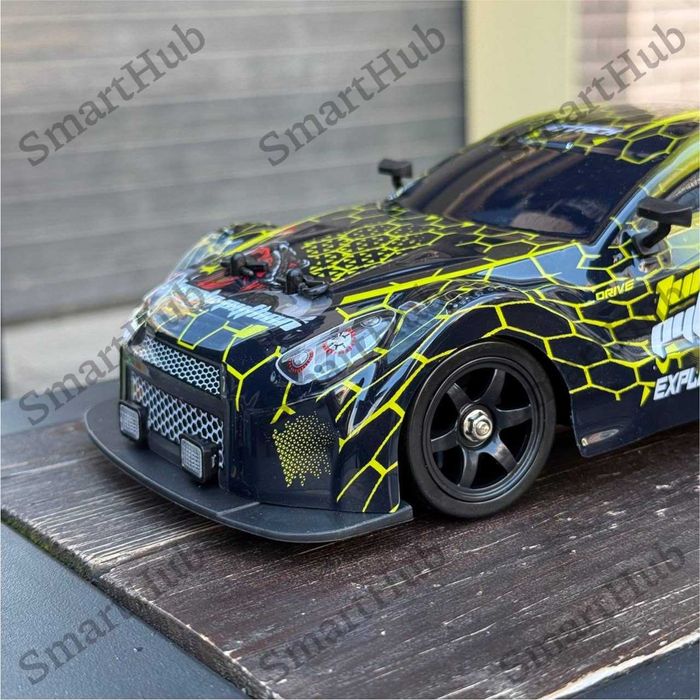 Дрифт машинка с дымом Nissan GTR Snake на радиоуправлении желтая Нисан