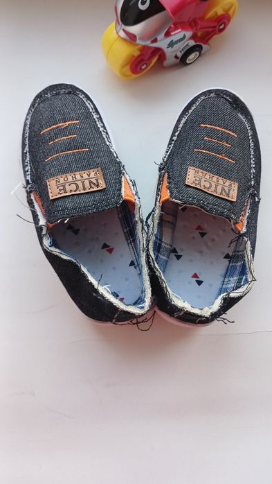 Дитячі мокасини, кеди, тапки
