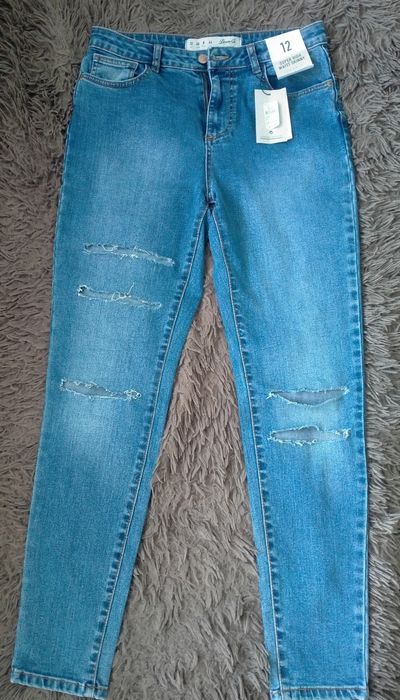 Продам новые женские джинсы