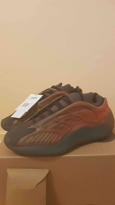 Yeezy 700 v3 copper fade