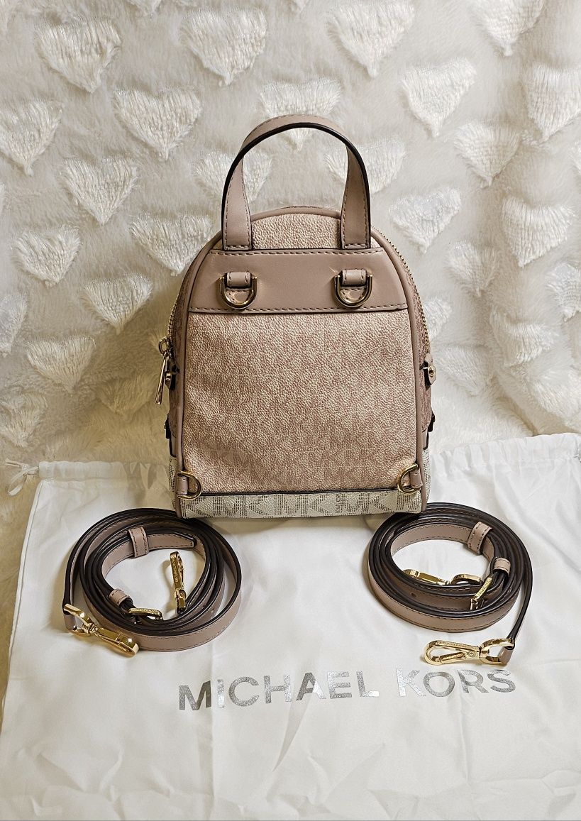 Sprzedam Piękny Nowy plecaczek Mini rhea firmy Michael Kors 

Plecacze