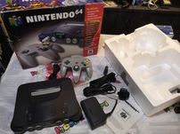 Konsola Nintendo 64 w PUDEŁKU (pad, kabel AC, instrukcja) stan BDB