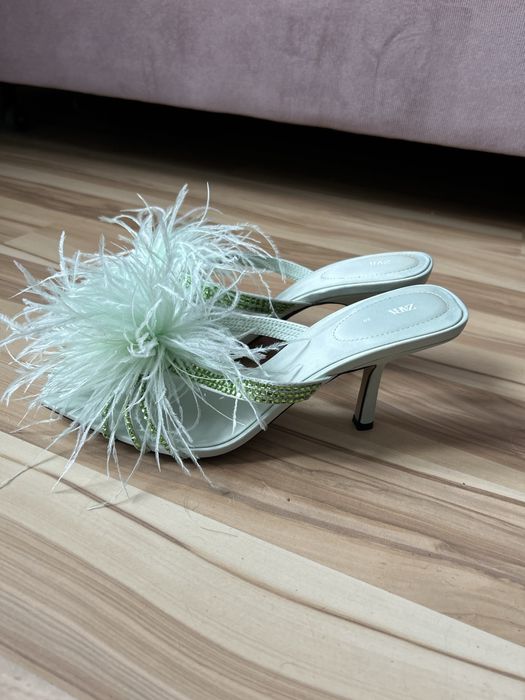Zielone seledynowe klapki szpilki z piórami cekiny zielone 39 Zara