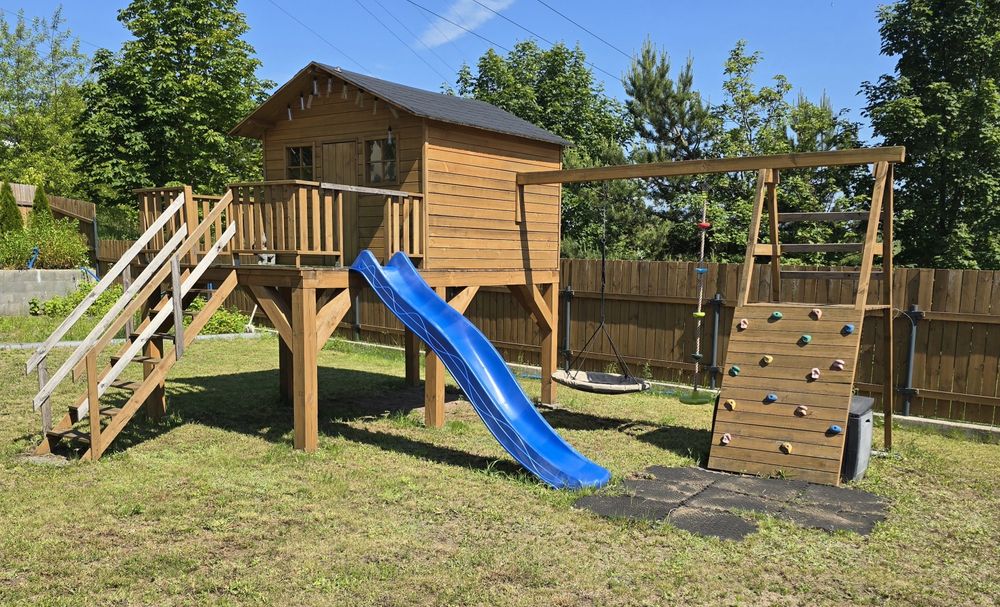 Duży plac zabaw dla dziecka solidny