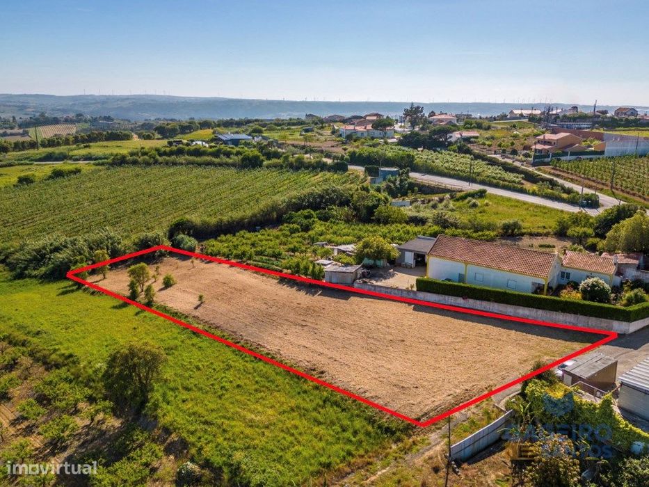 Terreno com projeto aprovado para uma moradia T3, licença a levanta...