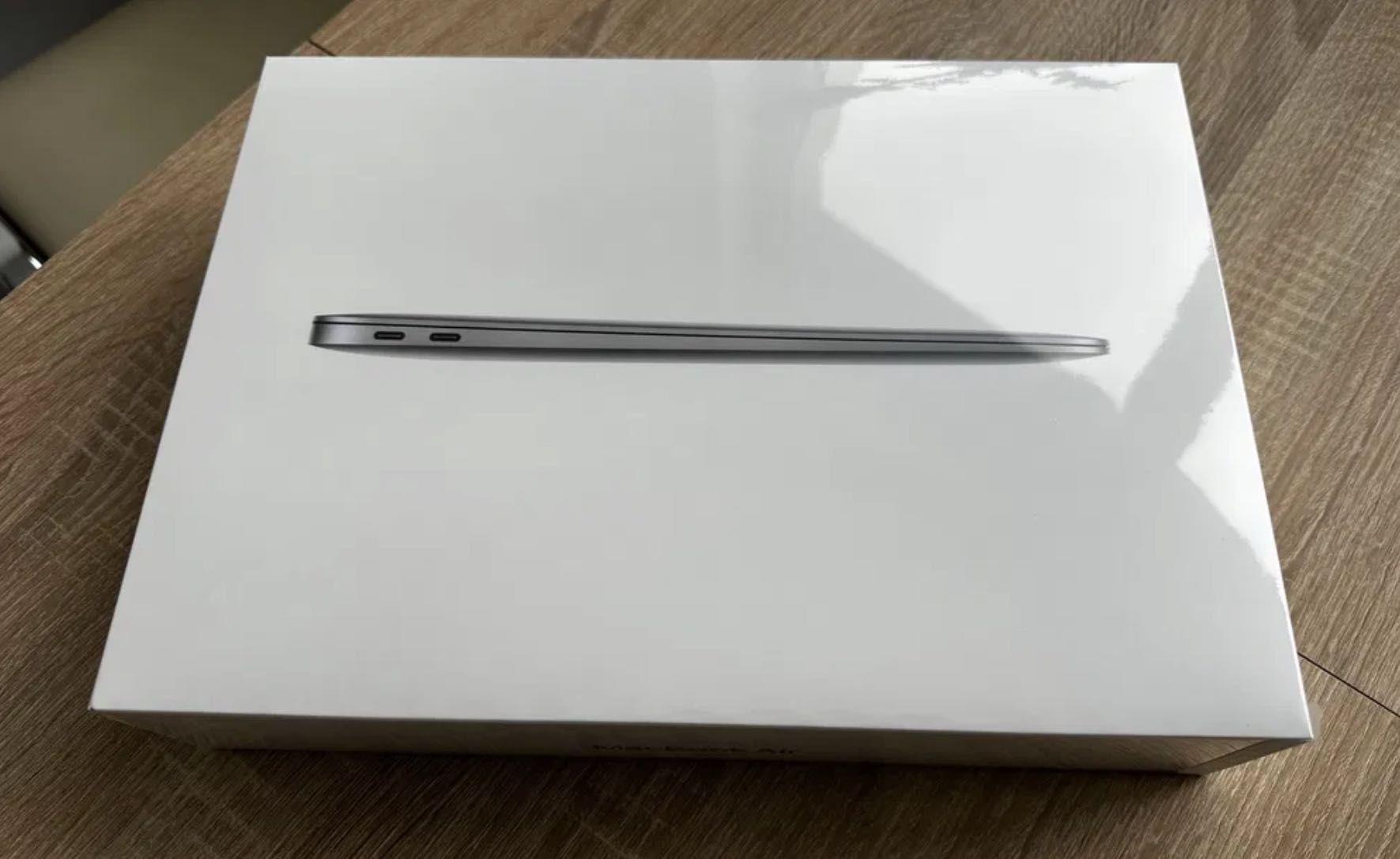 Nowy fabrycznie zaplombowany Macbook Air 13 M1 8GB / 256GB Space gray