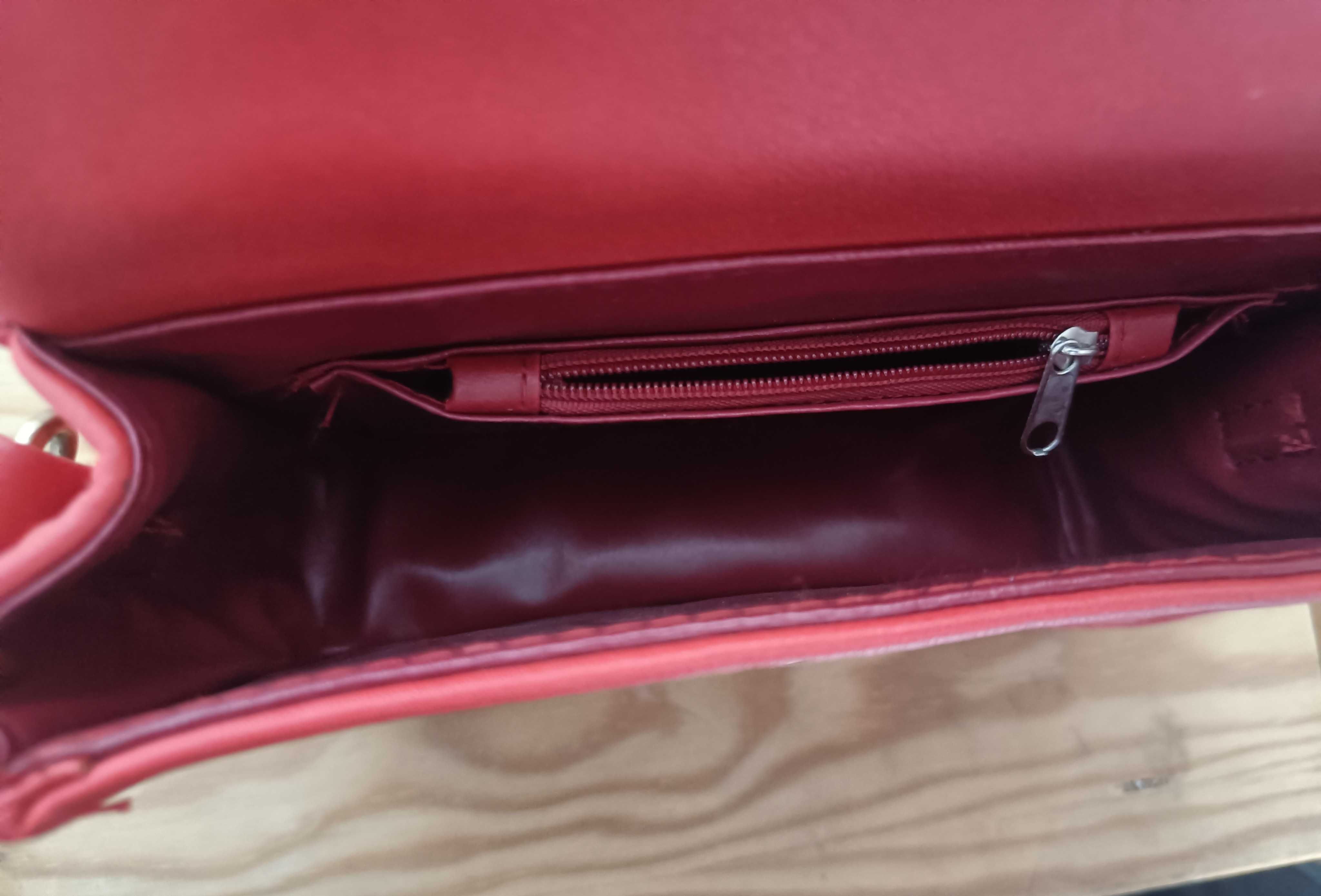 Bolsa Vermelha Feminina – Um Charme em Cada Detalhe!