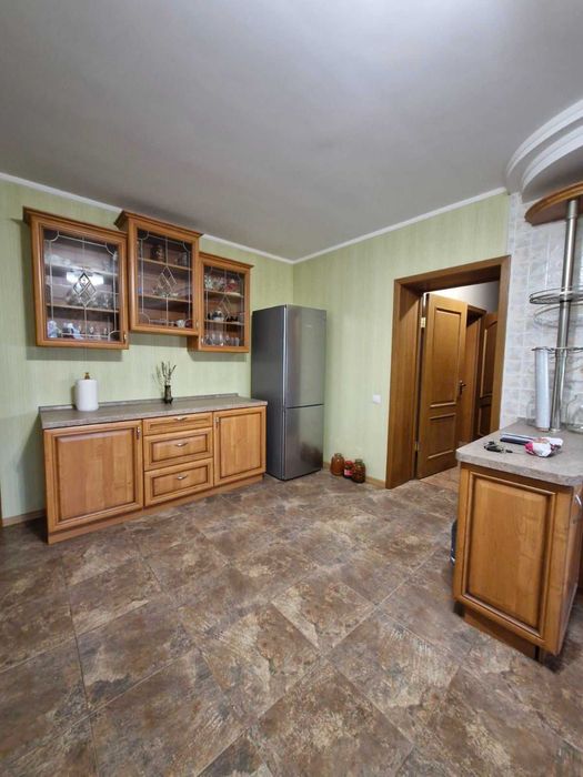 Продаж будинку 214  кв. метрів в 40 км від Києва.